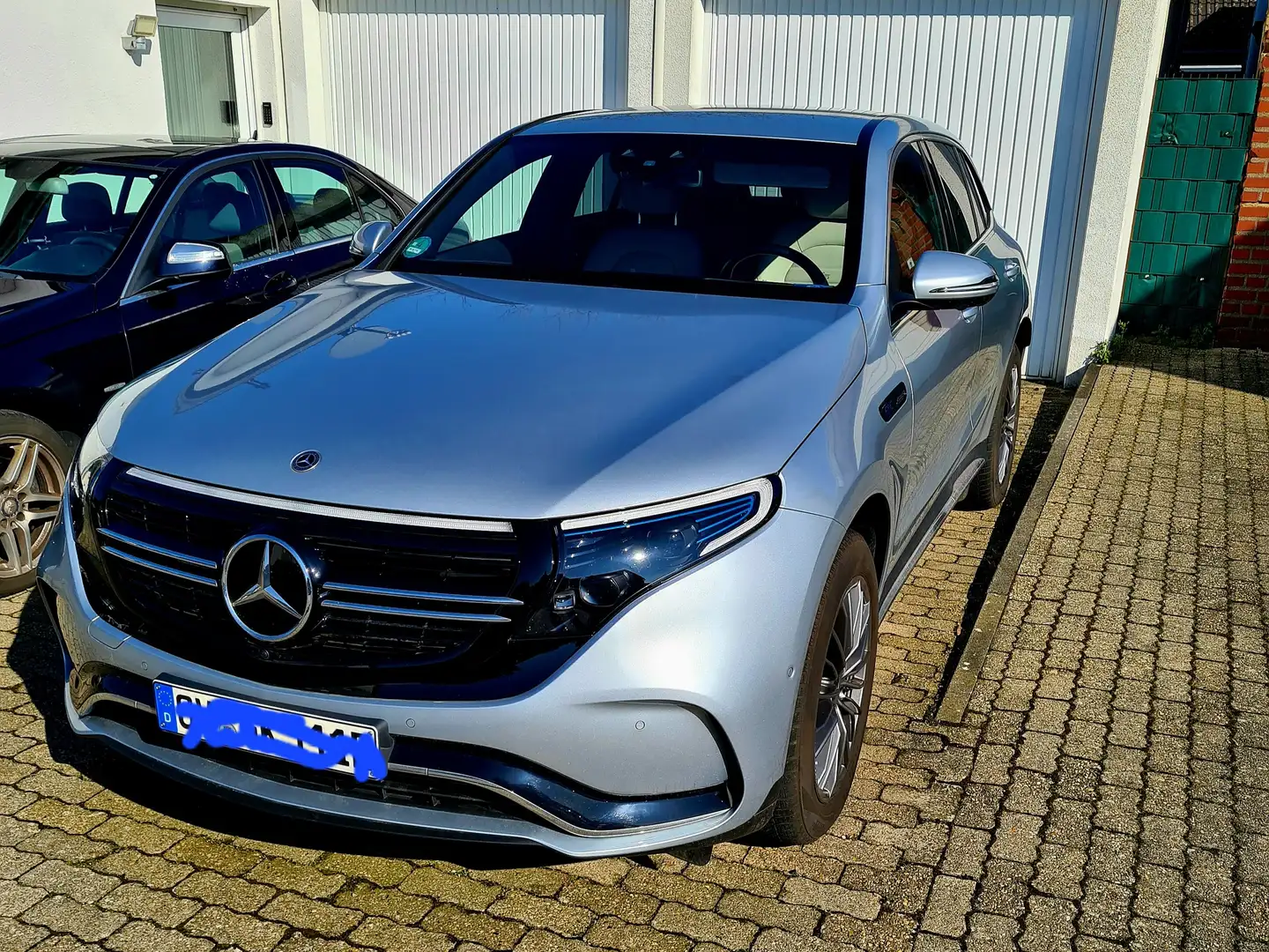 Mercedes-Benz EQC 400 EQC 400 4Matic AMG Line Electric Art Stříbrná - 2