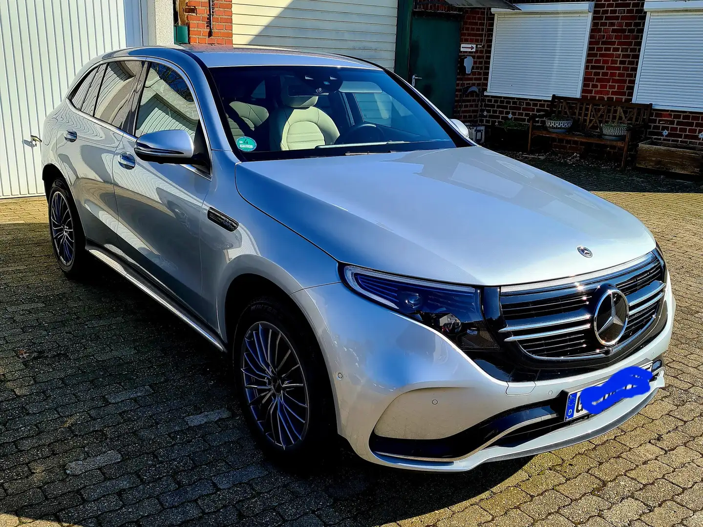Mercedes-Benz EQC 400 EQC 400 4Matic AMG Line Electric Art Stříbrná - 1