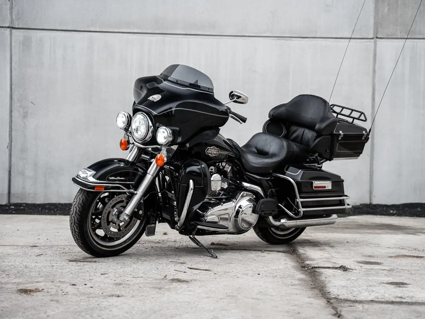 Harley-Davidson Ultra Classic FLHXI Street Glide - ABS - Cruise Control Schwarz - 1