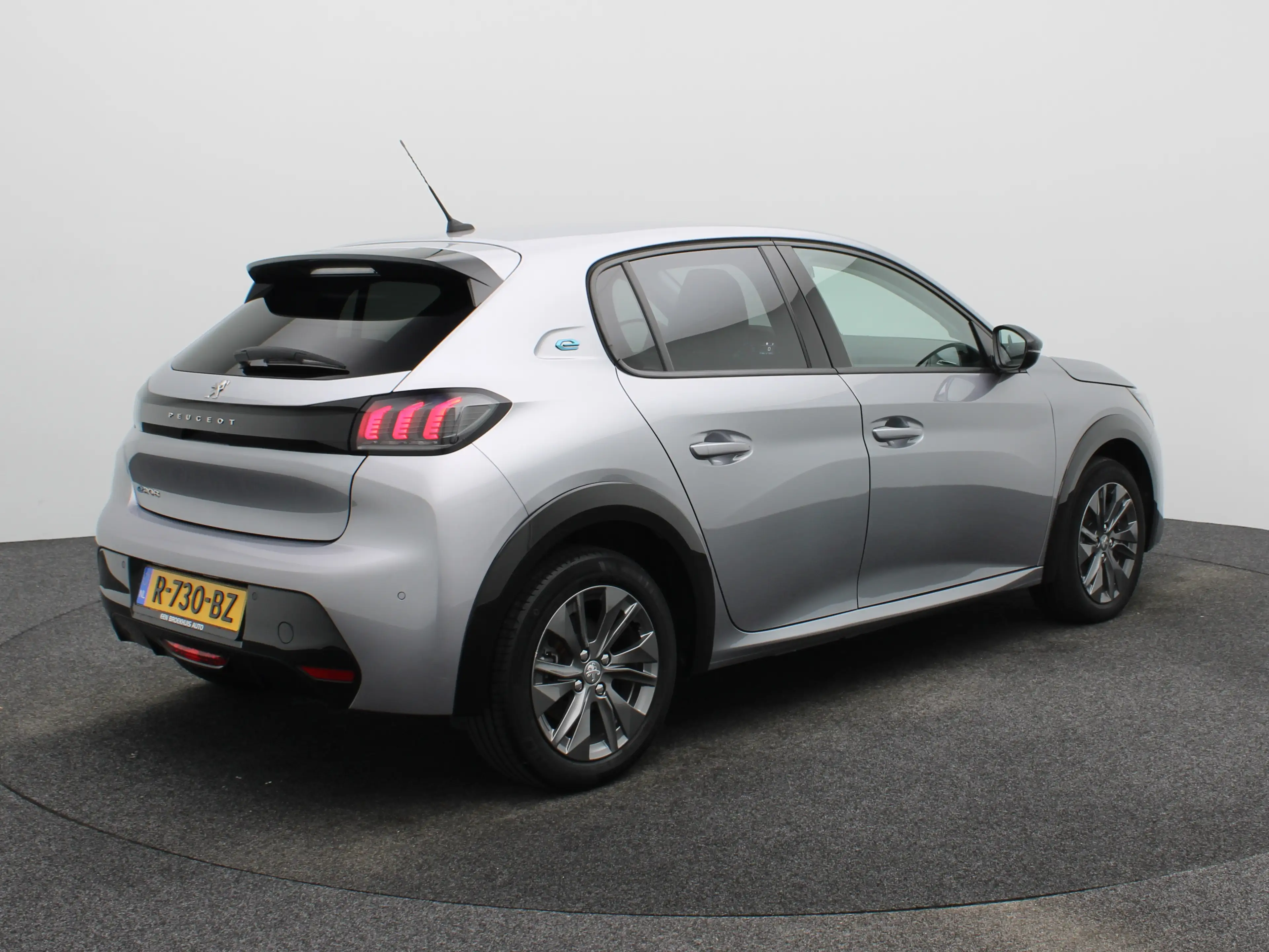 Peugeot e-208 EV Allure 50 kWh | SOH 93% | Carplay | Cruise | Pa — photo 2