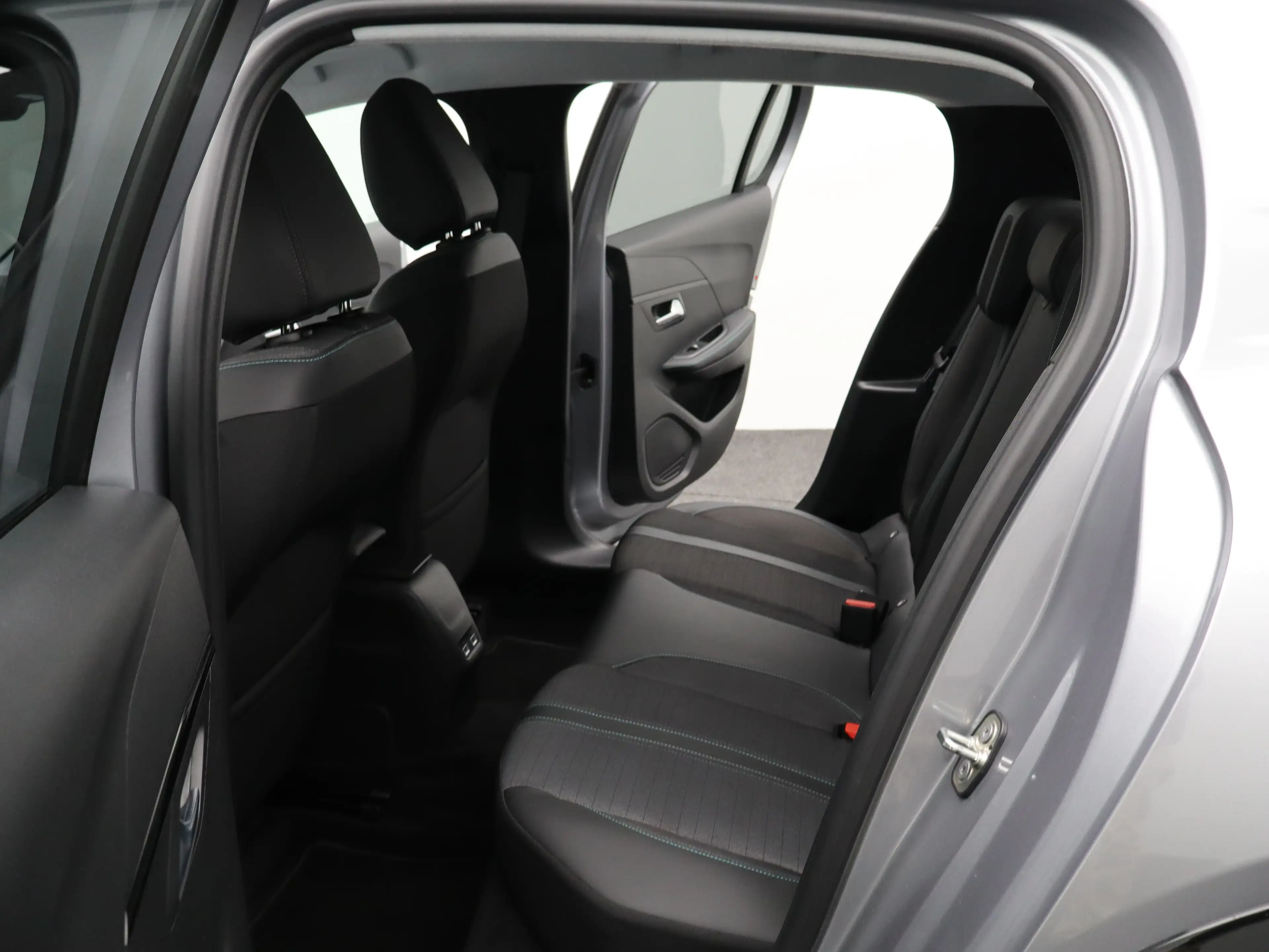 Peugeot e-208 EV Allure 50 kWh | SOH 93% | Carplay | Cruise | Pa — photo 12