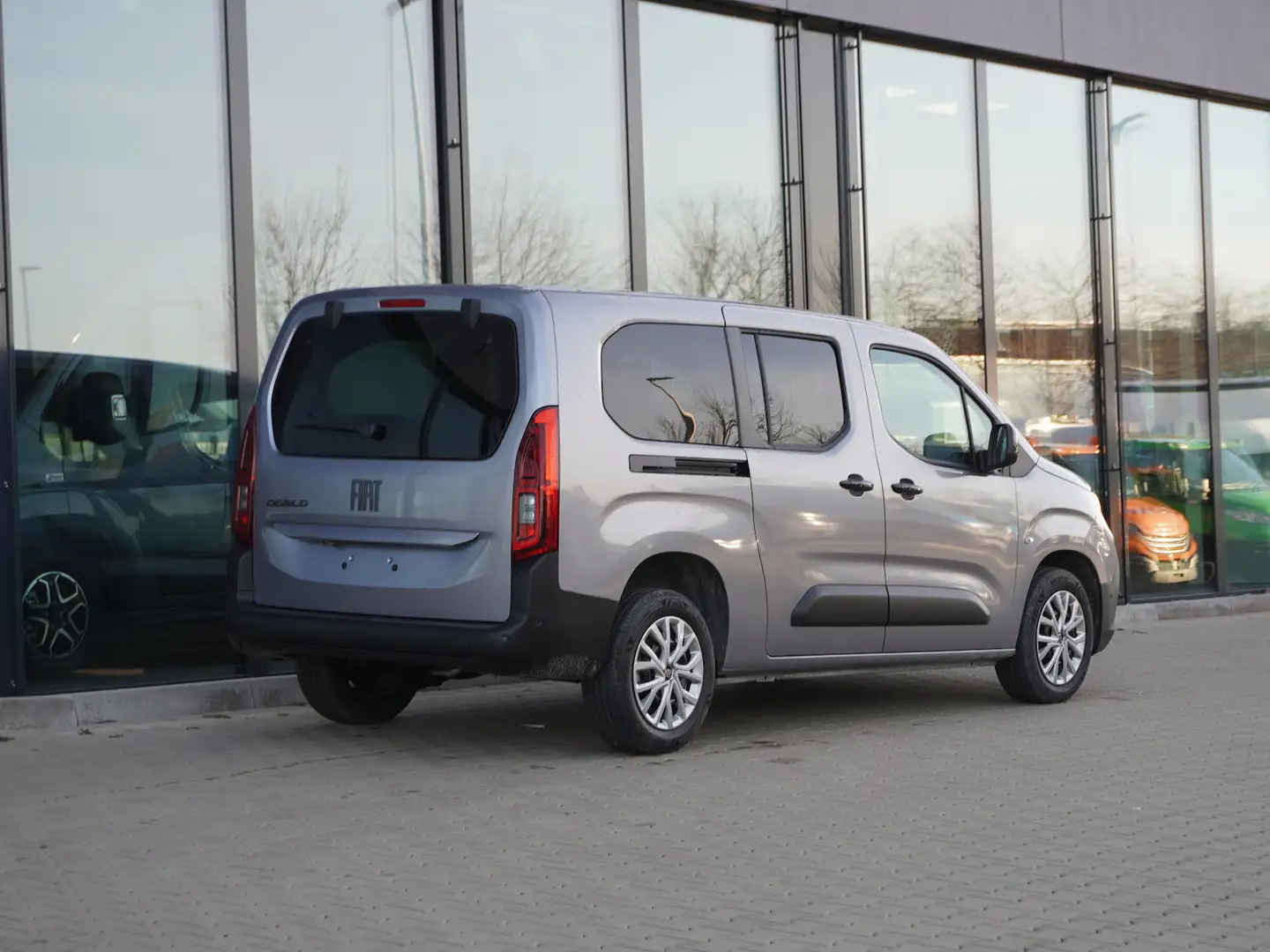 Fiat Doblo Maxi Kombi 1.5 130 AT8 / 10-Zoll Navi Gris - 2