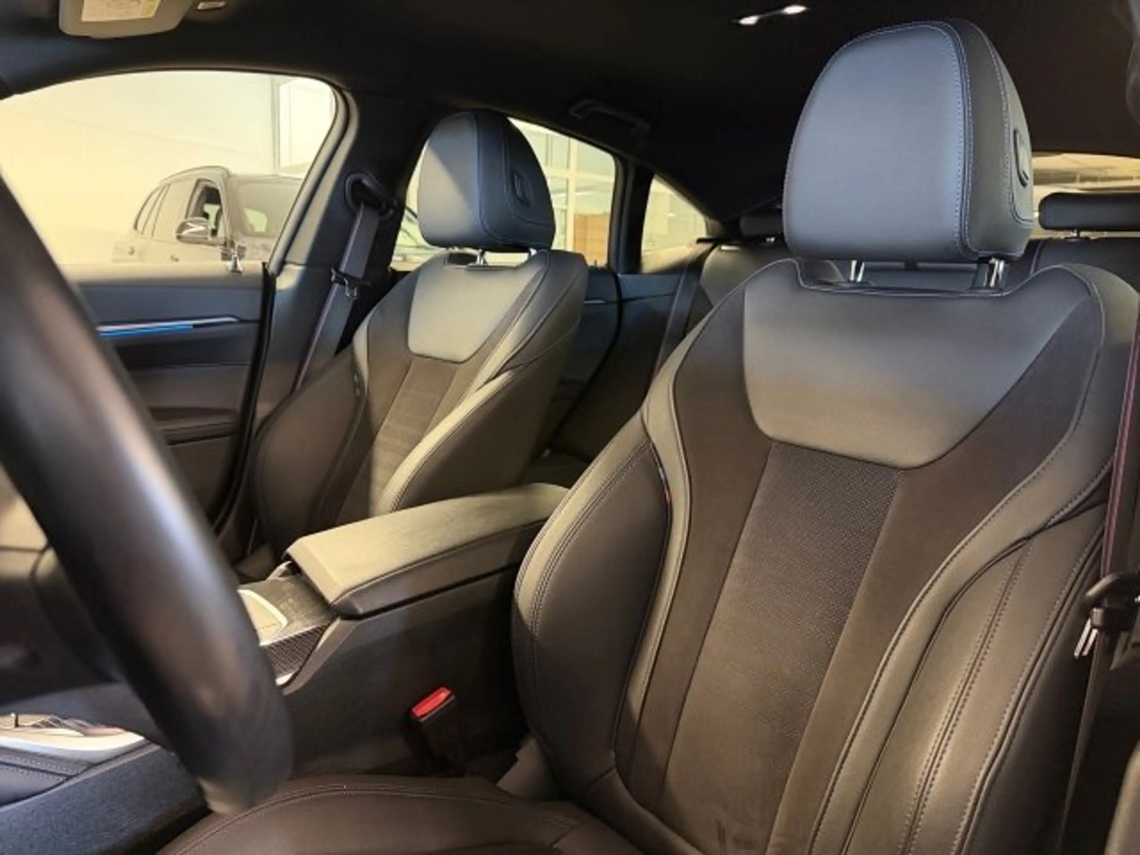 BMW i4 Gran Coupe xDrive — photo 14