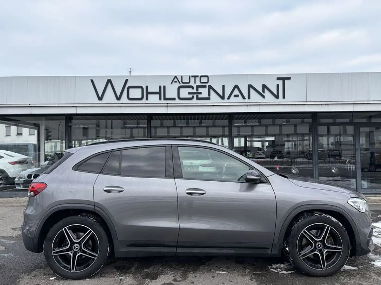 Mercedes-Benz GLA 200 d 4Matic (247.713) AMG line Grau - 2