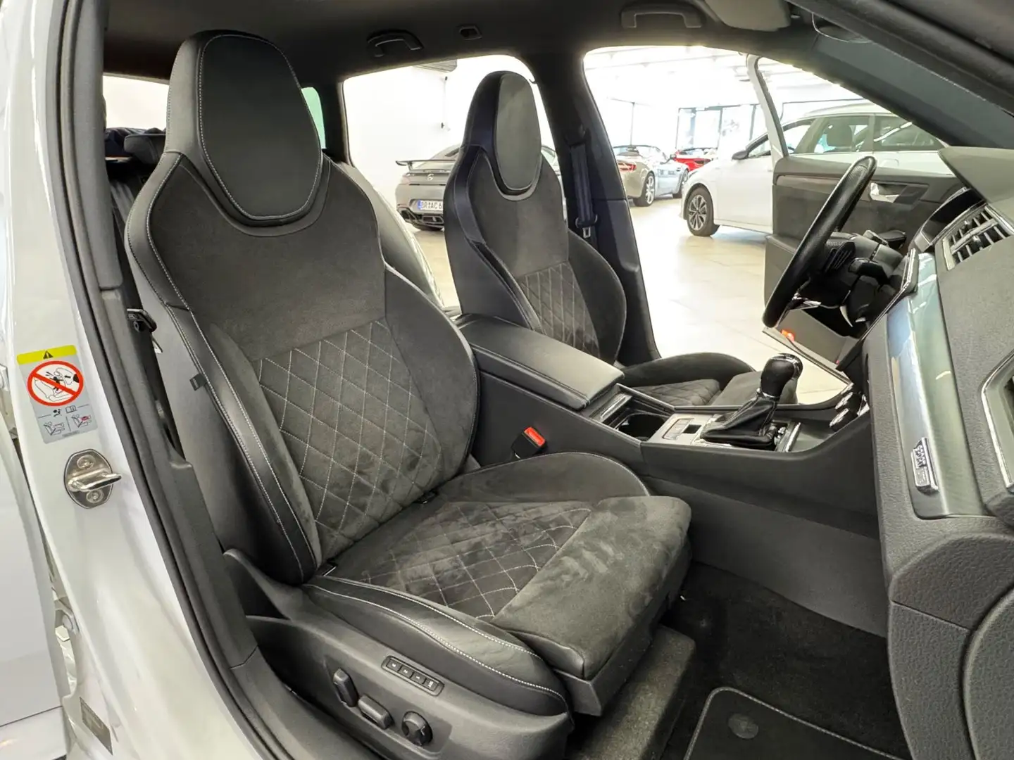 Skoda Superb Combi Sportline Weiß - 1