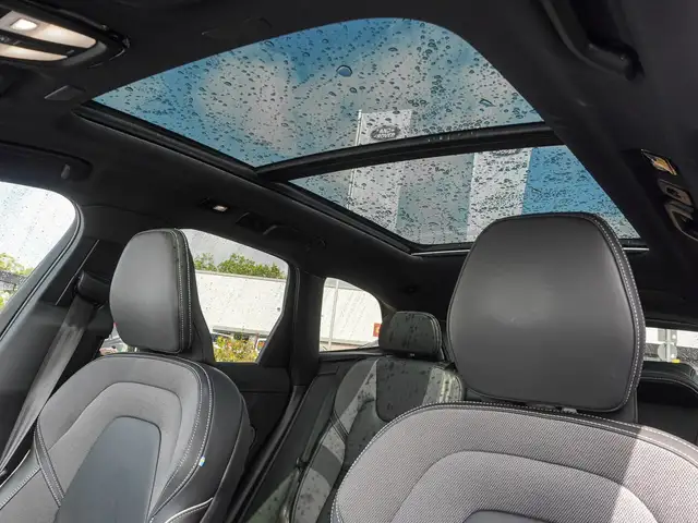 Volvo XC60 view 8