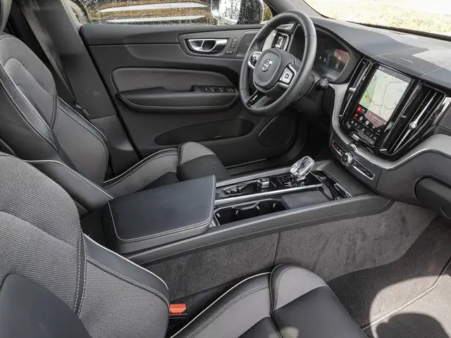 Volvo XC60 view 9
