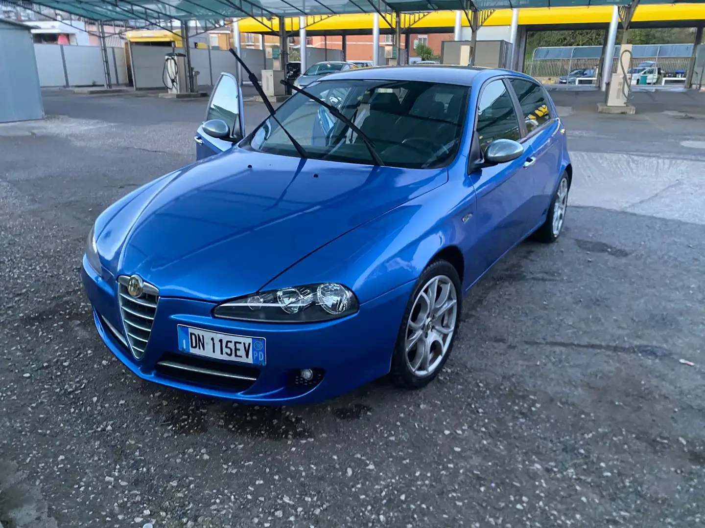 Alfa Romeo 147 black line Blauw - 2