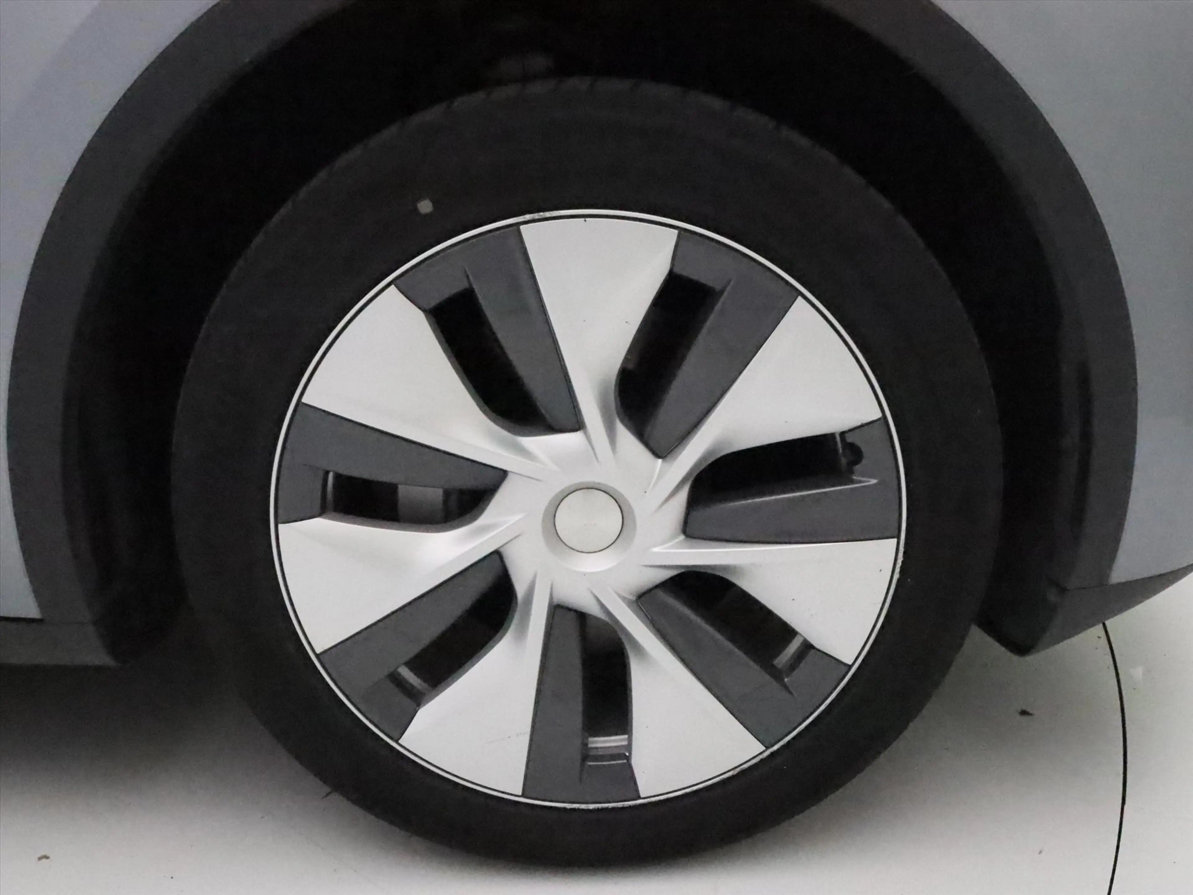 Tesla Model Y Long Range RWD 75kWh 351pk 95.8% SoH [ HW4+TREKHAA — photo 10