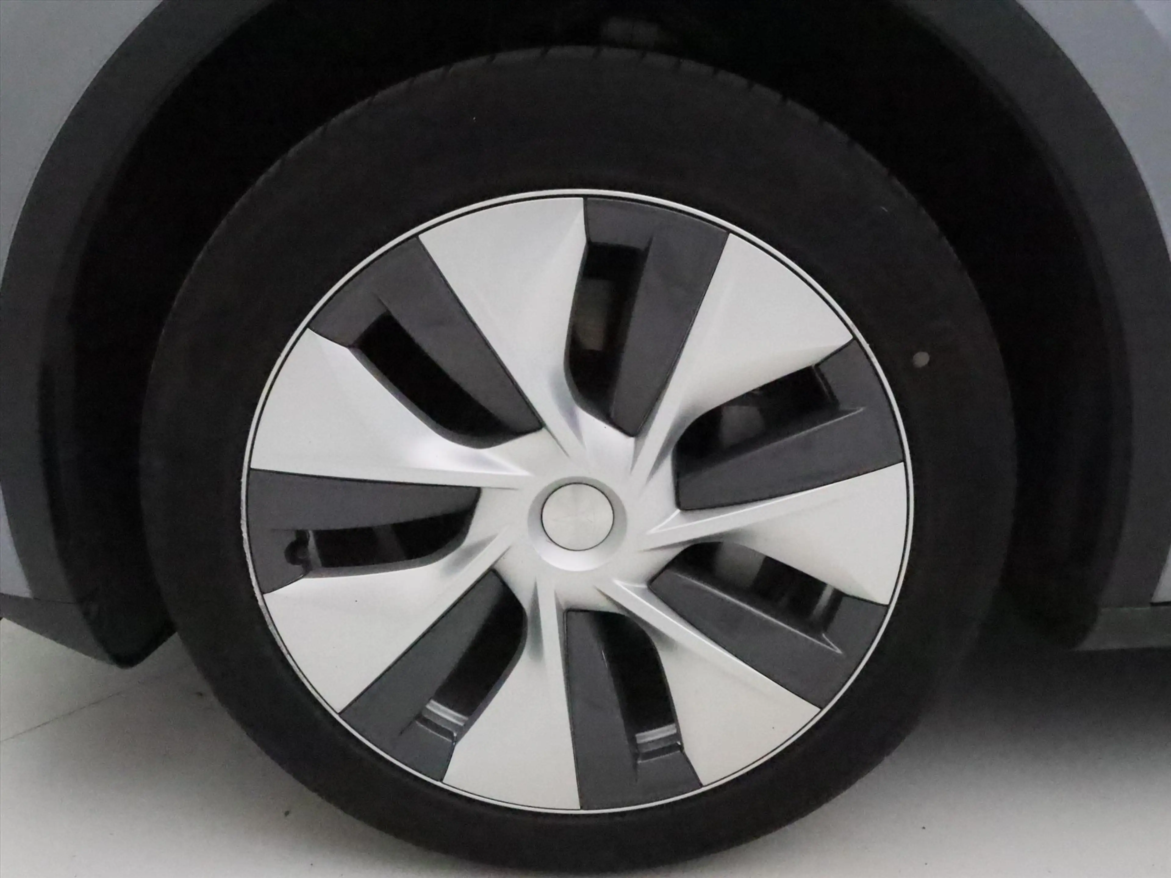 Tesla Model Y Long Range RWD 75kWh 351pk 95.8% SoH [ HW4+TREKHAA — photo 11
