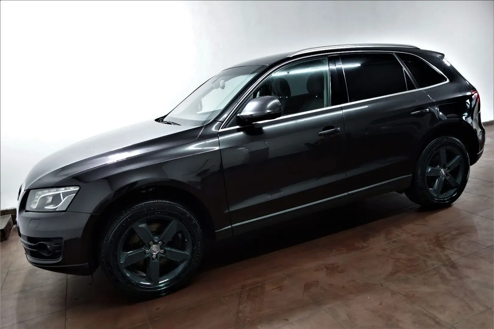 Audi Q5 3.0 TDI quattro Aut/Navi/Euro-5/Xenon/19-Zoll Grau - 2