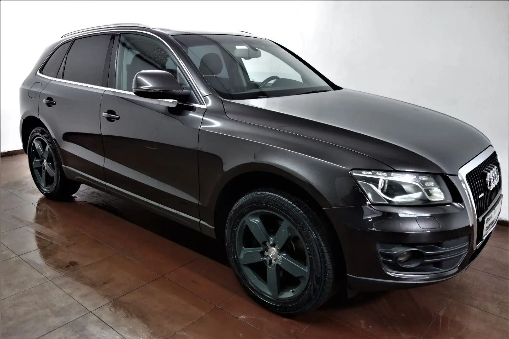 Audi Q5 3.0 TDI quattro Aut/Navi/Euro-5/Xenon/19-Zoll Grau - 1