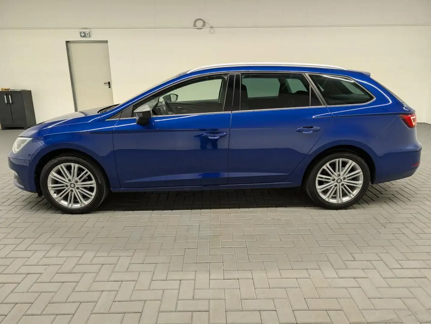 SEAT Leon ST Xcellence LED/ACC/SHZ/Full-Link/Kessy/PD Blau - 2