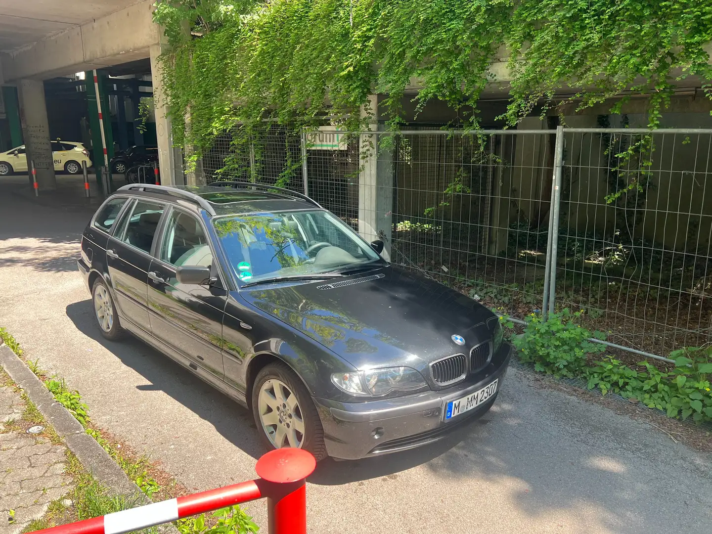 BMW 318 318i touring Noir - 1