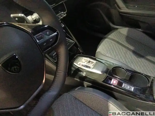Peugeot 2008 view 13