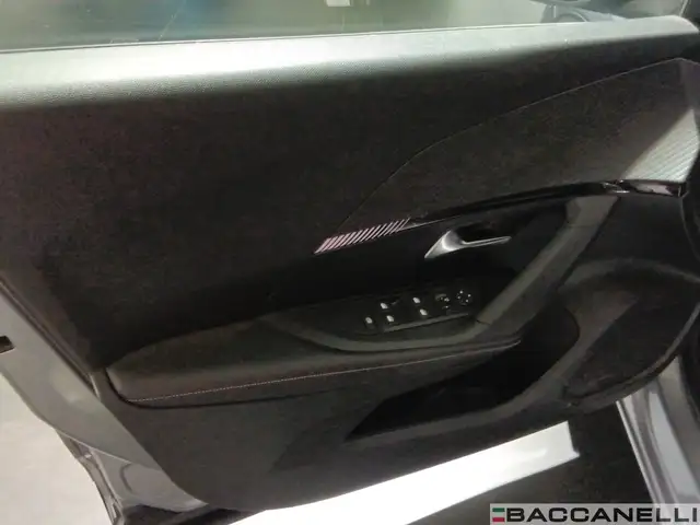 Peugeot 2008 view 11