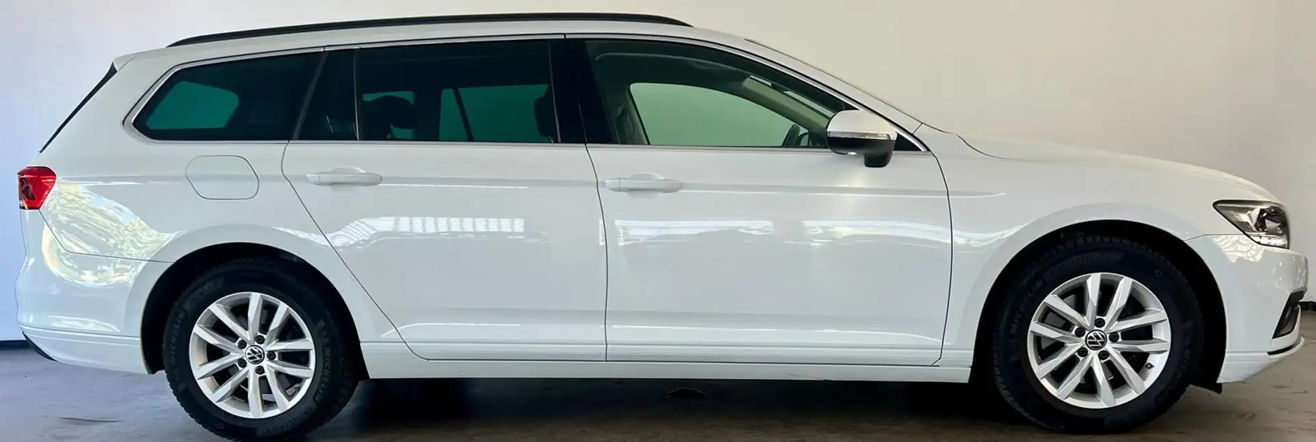 Volkswagen Passat Variant Business 1.HAND ACC AHK LED 2xPDC Bianco - 2