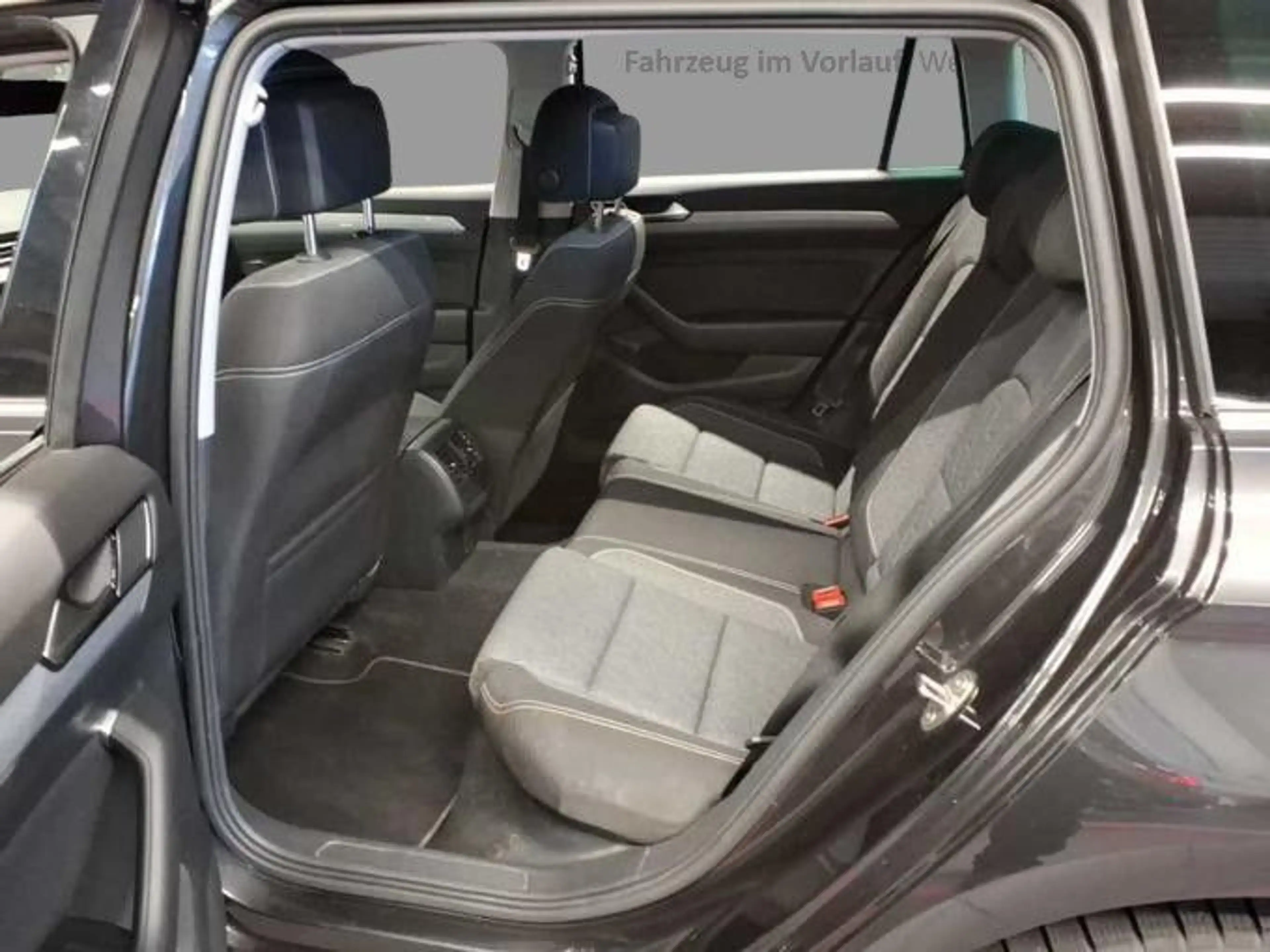 Volkswagen Passat Variant 1.5 TSI Business DSG Navi AHK — photo 7