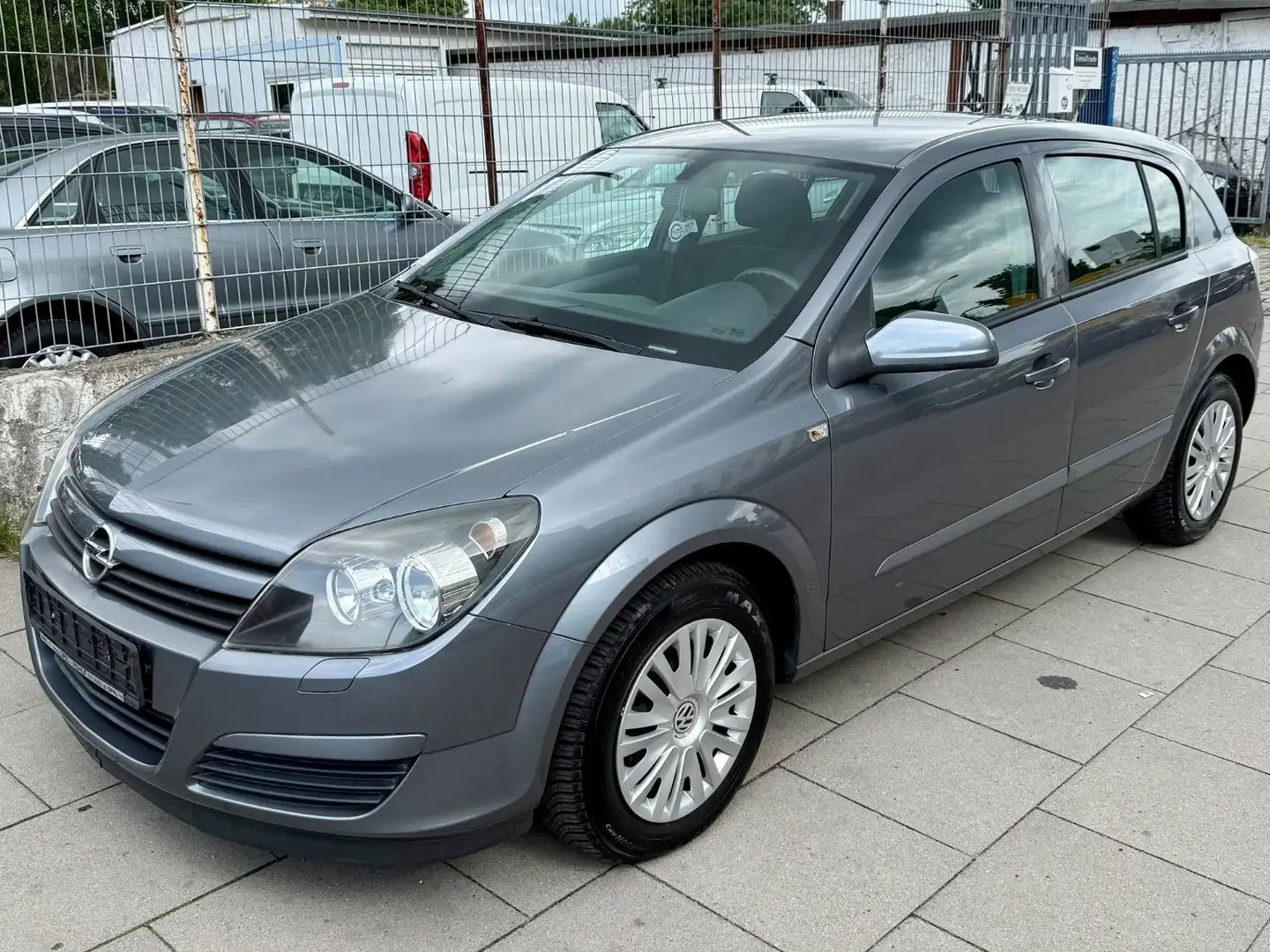 Opel Astra 1.6 Twinport Elegance/ TÜV NEU Grau - 1