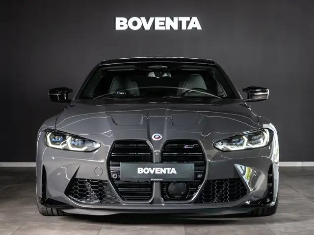 BMW M4 view 3