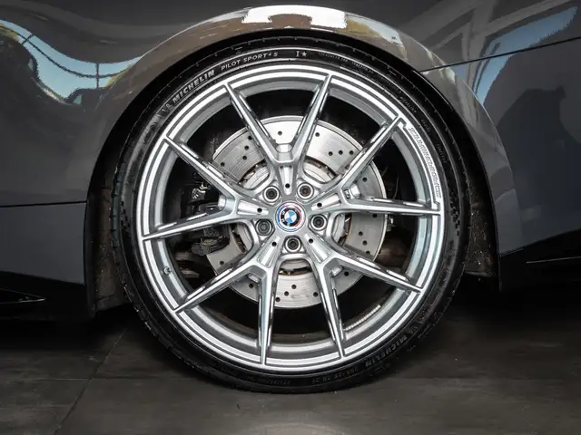 BMW M4 view 6