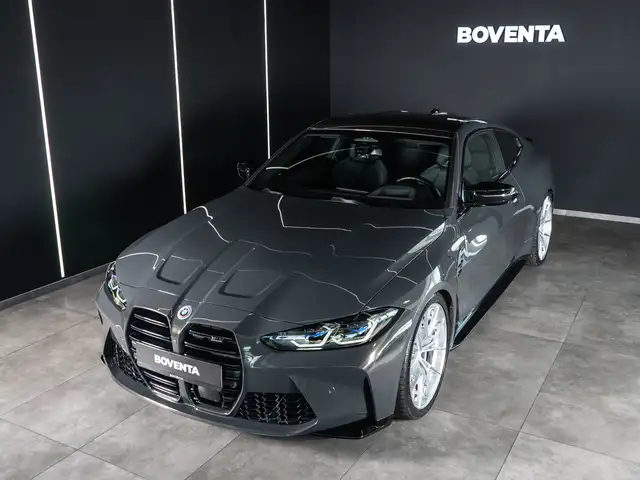 BMW M4 view 2