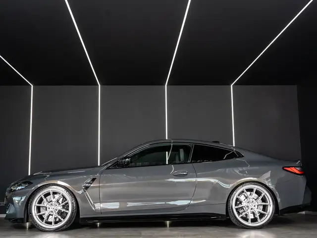 BMW M4 view 7