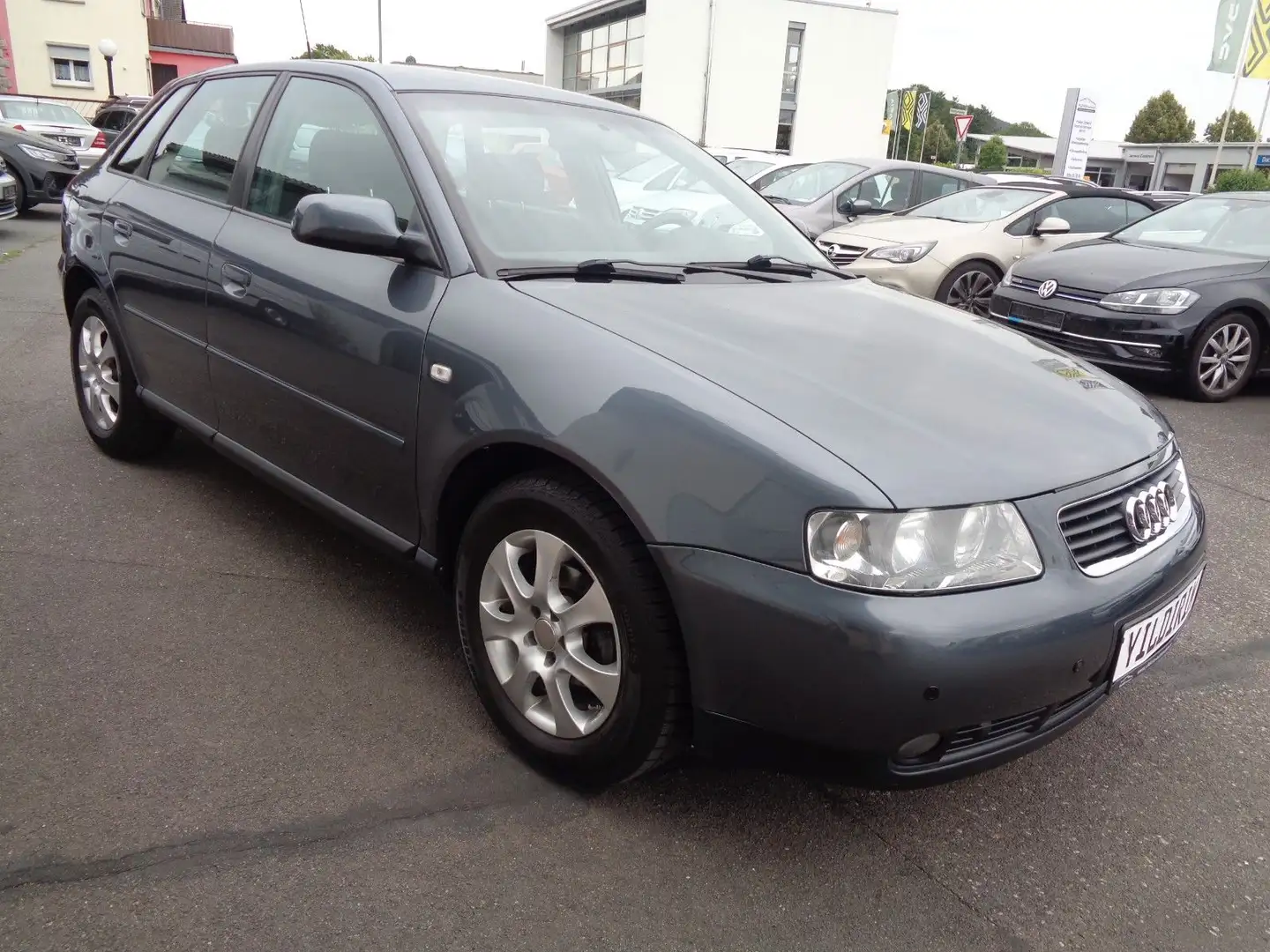 Audi A3 1.6 Attraction **Scheckheft gepflegt** TOP Grijs - 2