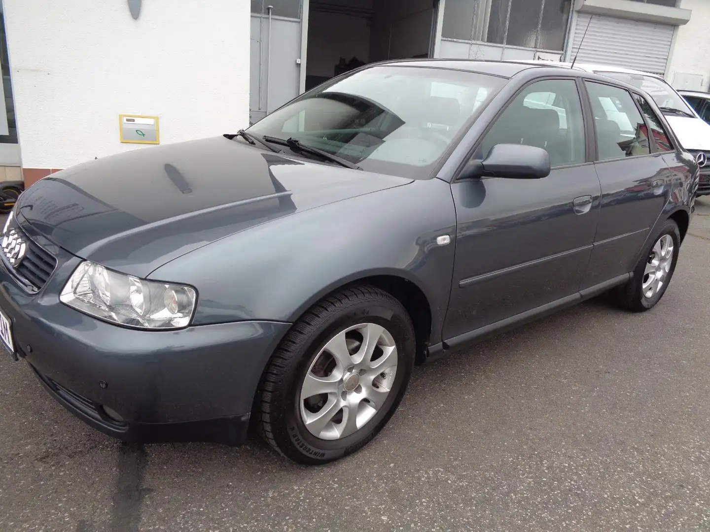 Audi A3 1.6 Attraction **Scheckheft gepflegt** TOP Grijs - 1