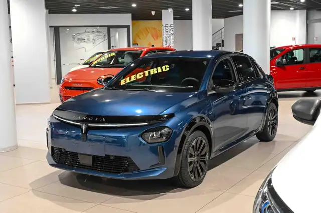 Lancia Ypsilon Edizione Limitata Cassina 100% BEV-156cv