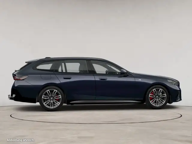 BMW 5 Series view 8