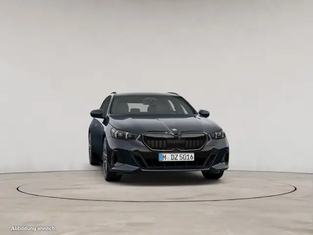 BMW 5 Series view 10