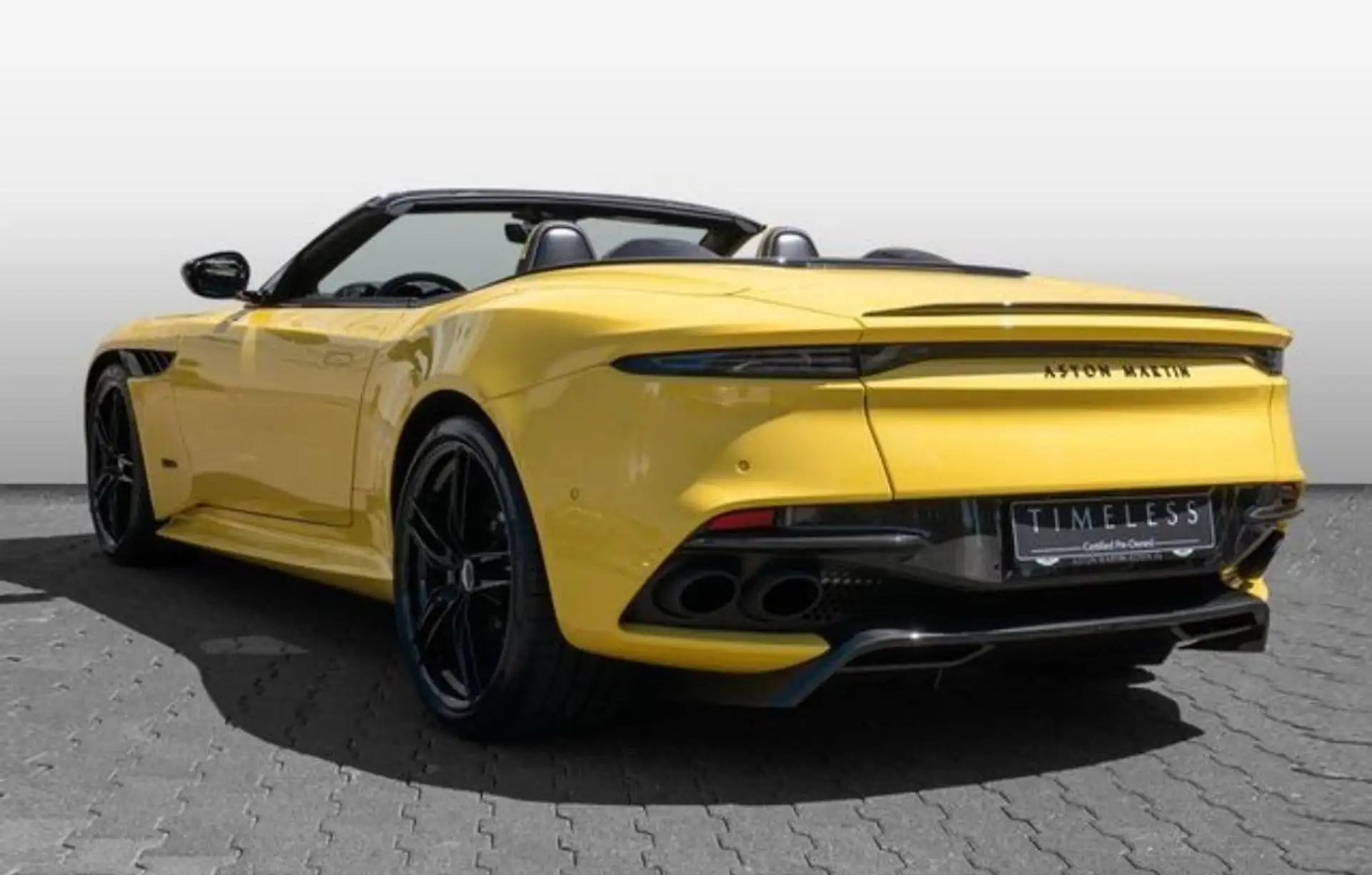 애스턴마틴 DBS Coupe 2022 노랑 사진 4