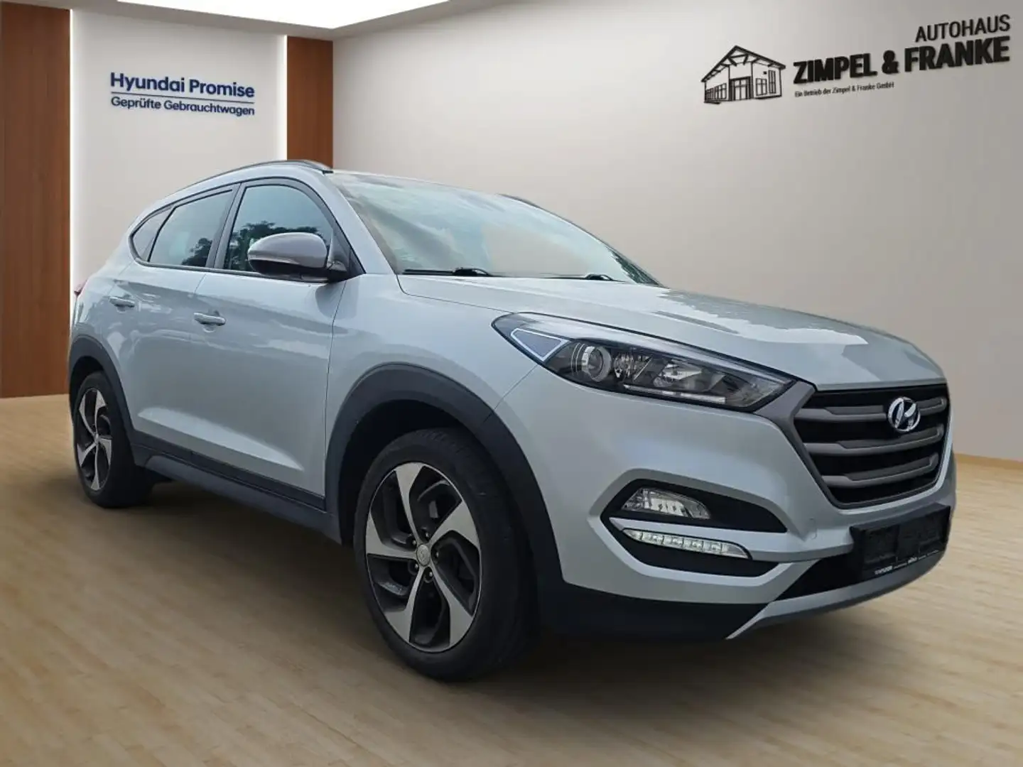 Hyundai TUCSON Advantage, 4WD, Klima,  Navi, Rückfahrka Silber - 2