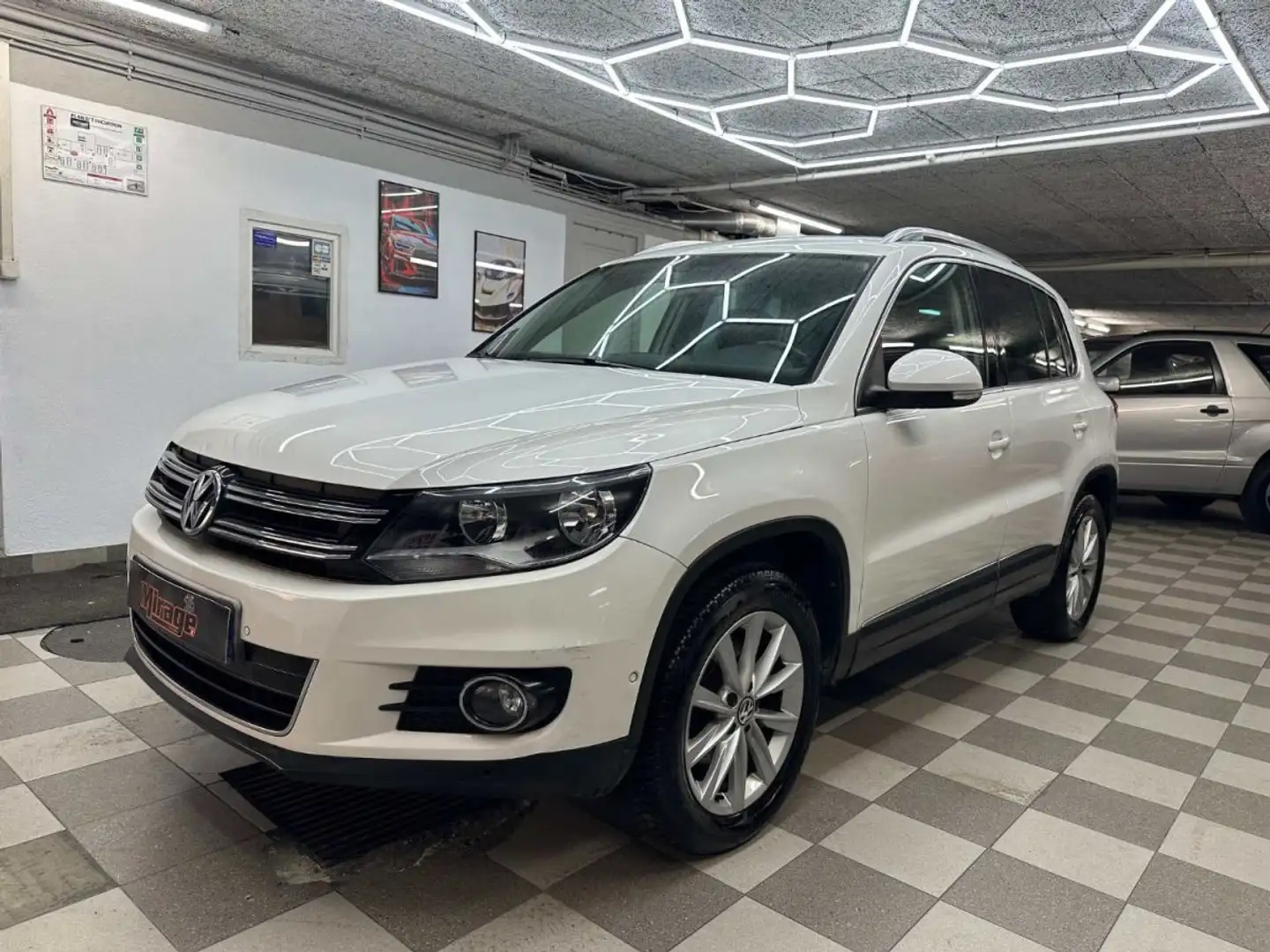 Volkswagen Tiguan CARAT 4 MOTION Weiß - 1
