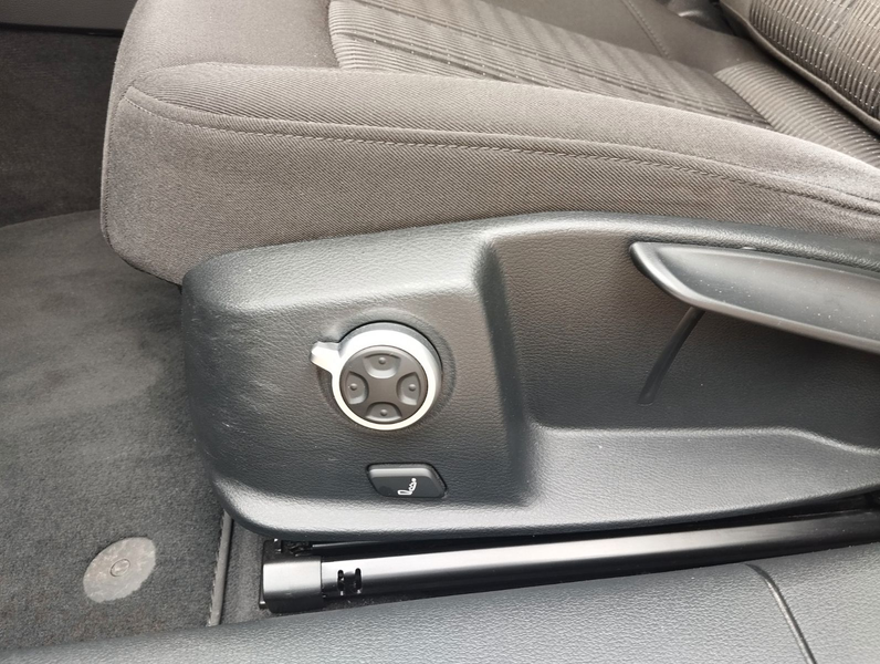Audi A4 Avant 40 TFSI design, Navi, Totwinkel, Kamera — photo 22
