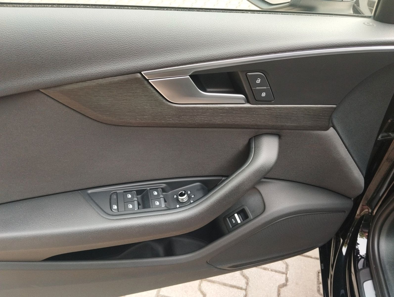 Audi A4 Avant 40 TFSI design, Navi, Totwinkel, Kamera — photo 19