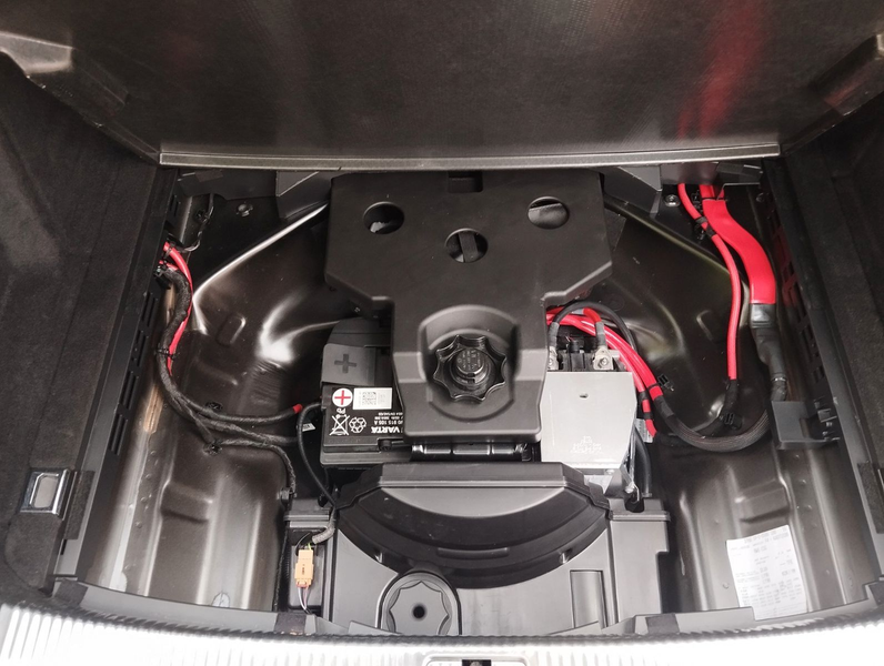 Audi A4 Avant 40 TFSI design, Navi, Totwinkel, Kamera — photo 24