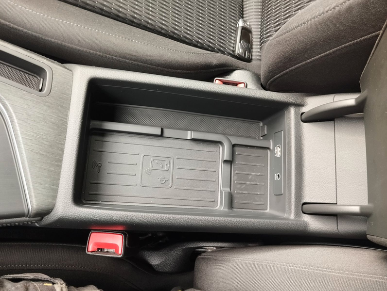 Audi A4 Avant 40 TFSI design, Navi, Totwinkel, Kamera — photo 16