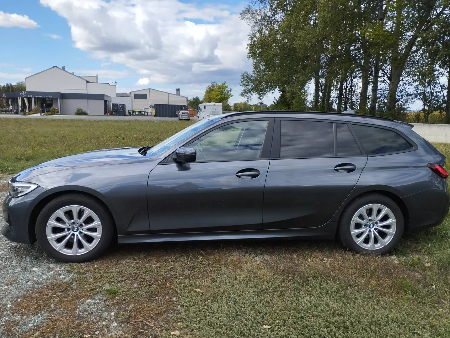 BMW 320 320 d Advantage,ACC,AHV,Parkassistent Grau - 2