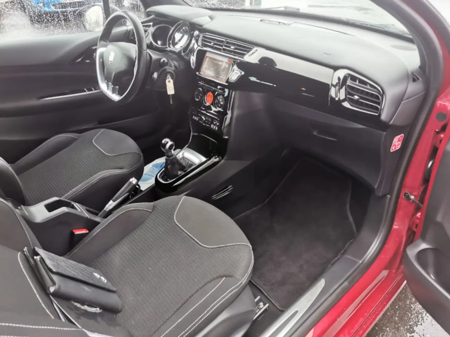 Citroen DS3 1.6 VTI SO CHIC Rouge - 2
