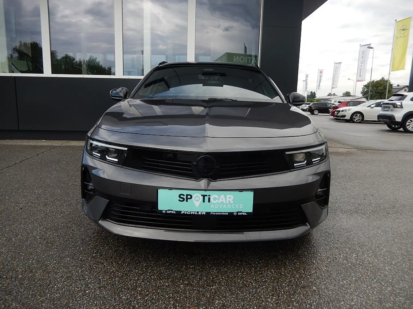 Opel Astra ST 1,2 Turbo GS Aut. Grijs - 2