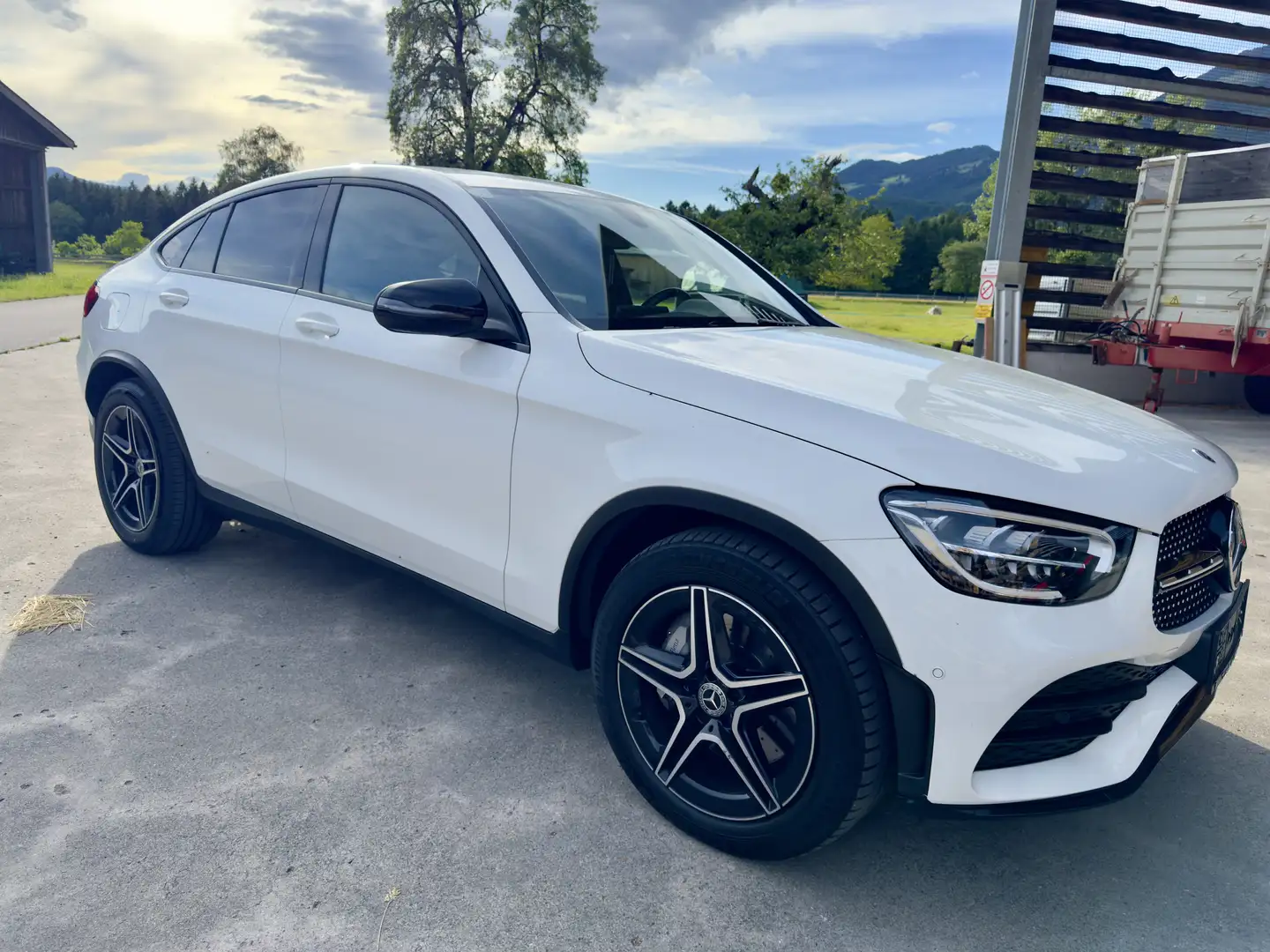 Mercedes-Benz GLC 200 GLC-Coupe d 4Matic 9G-TRONIC AMG Line Weiß - 1
