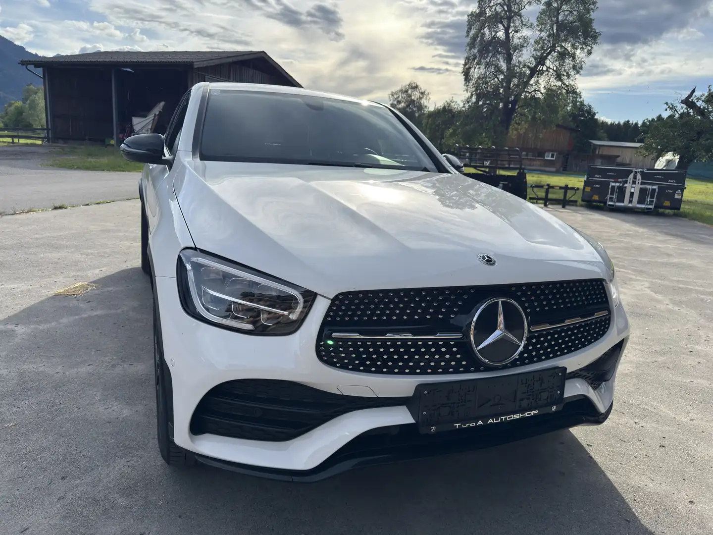 Mercedes-Benz GLC 200 GLC-Coupe d 4Matic 9G-TRONIC AMG Line Weiß - 2
