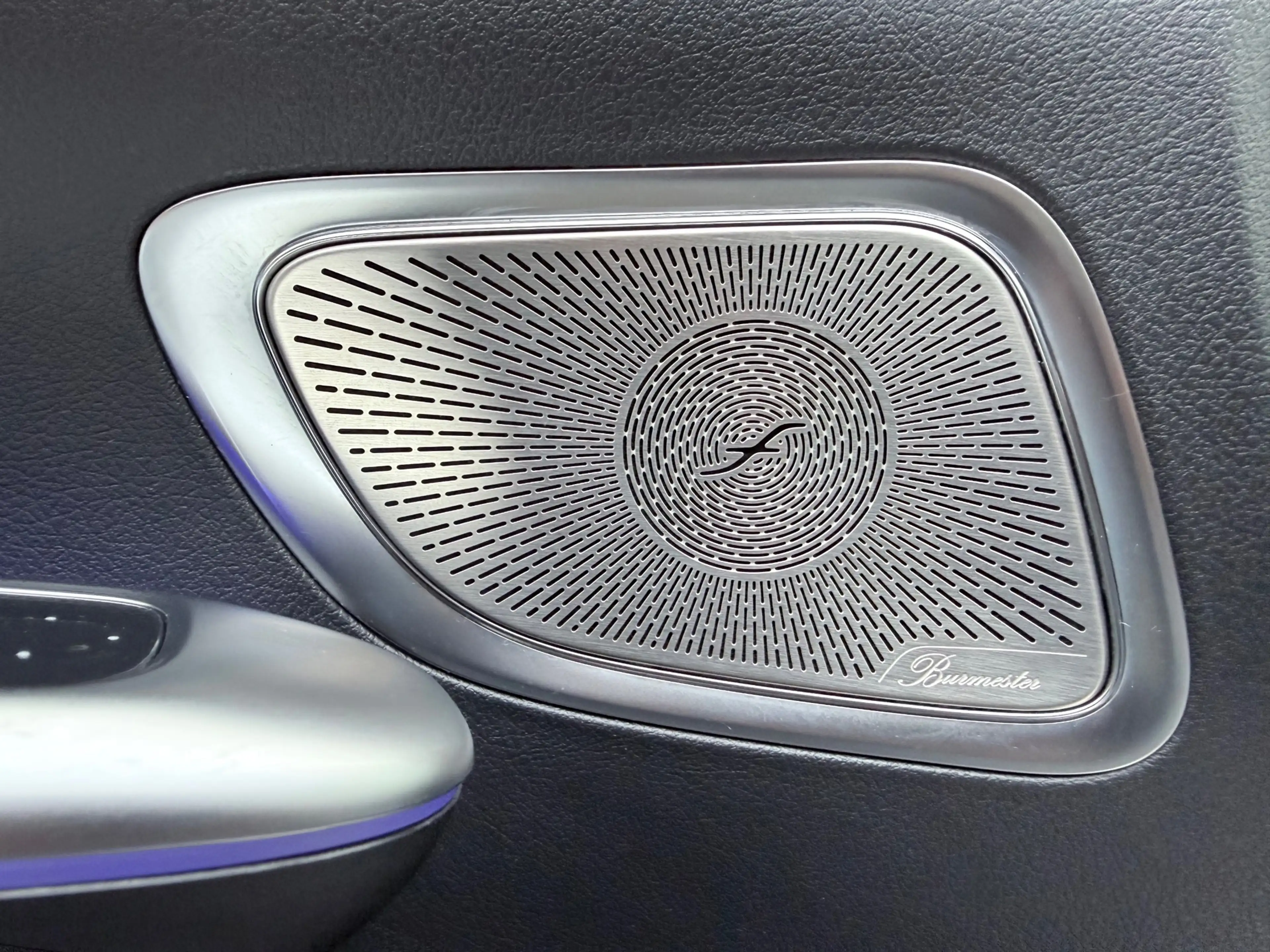 Mercedes-Benz C 300 AMG Line Pano/Burmester/360 — photo 12