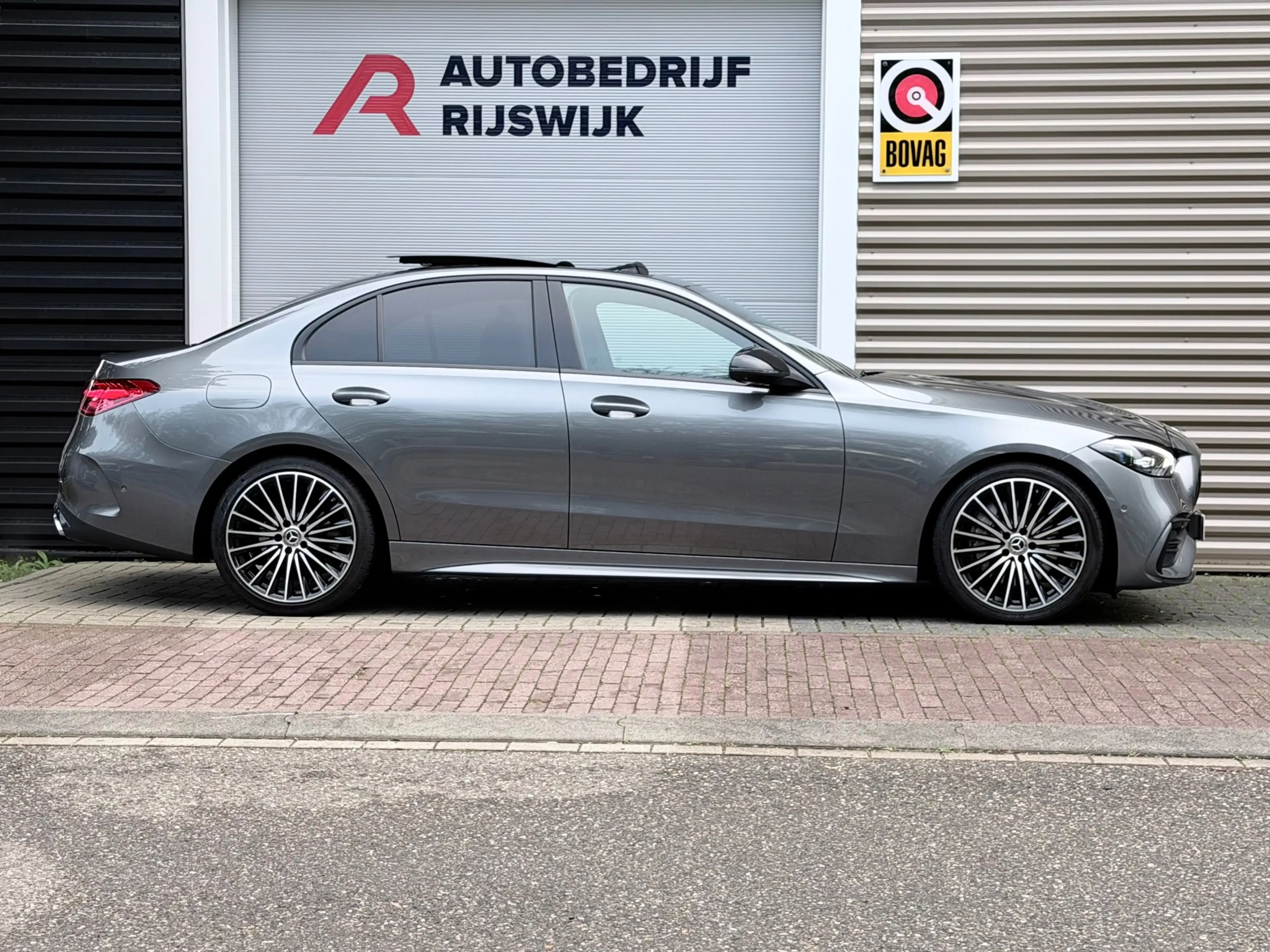 Mercedes-Benz C 300 AMG Line Pano/Burmester/360 — photo 5