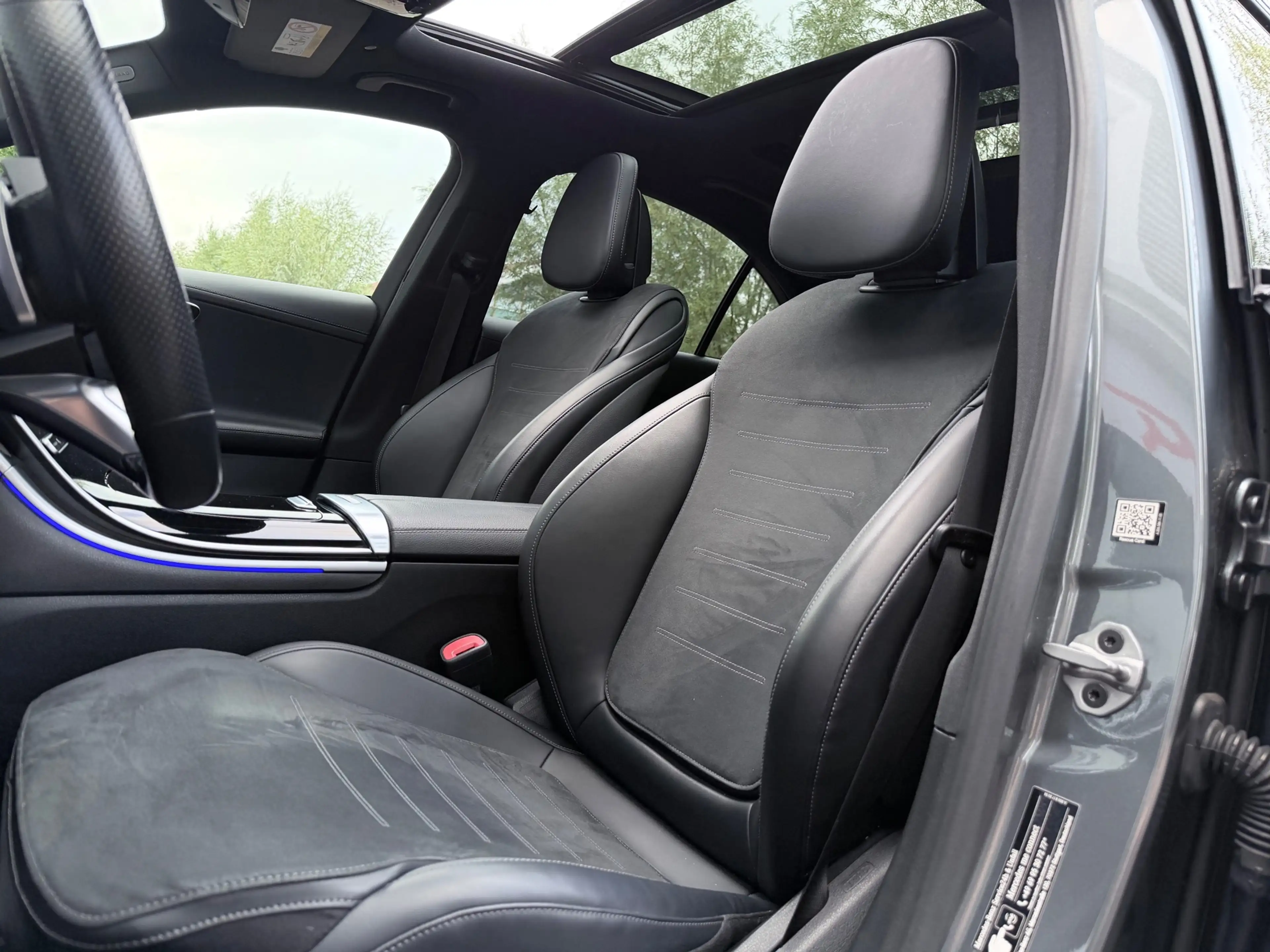 Mercedes-Benz C 300 AMG Line Pano/Burmester/360 — photo 11