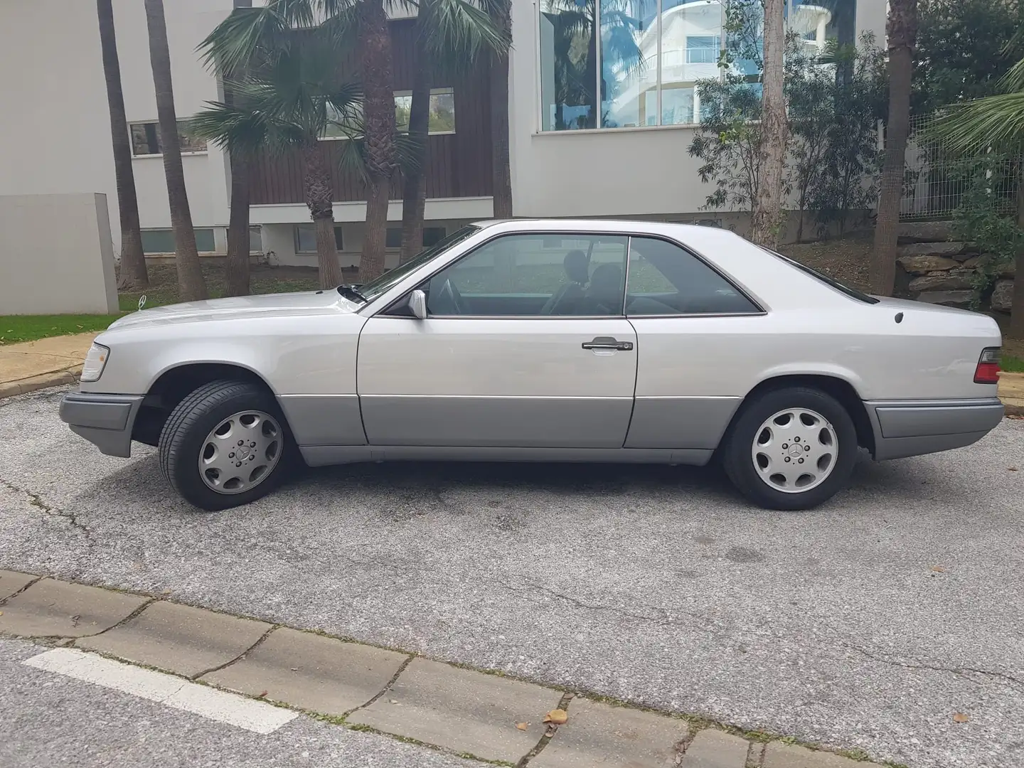 Mercedes-Benz 320 e 320 Argintiu - 1
