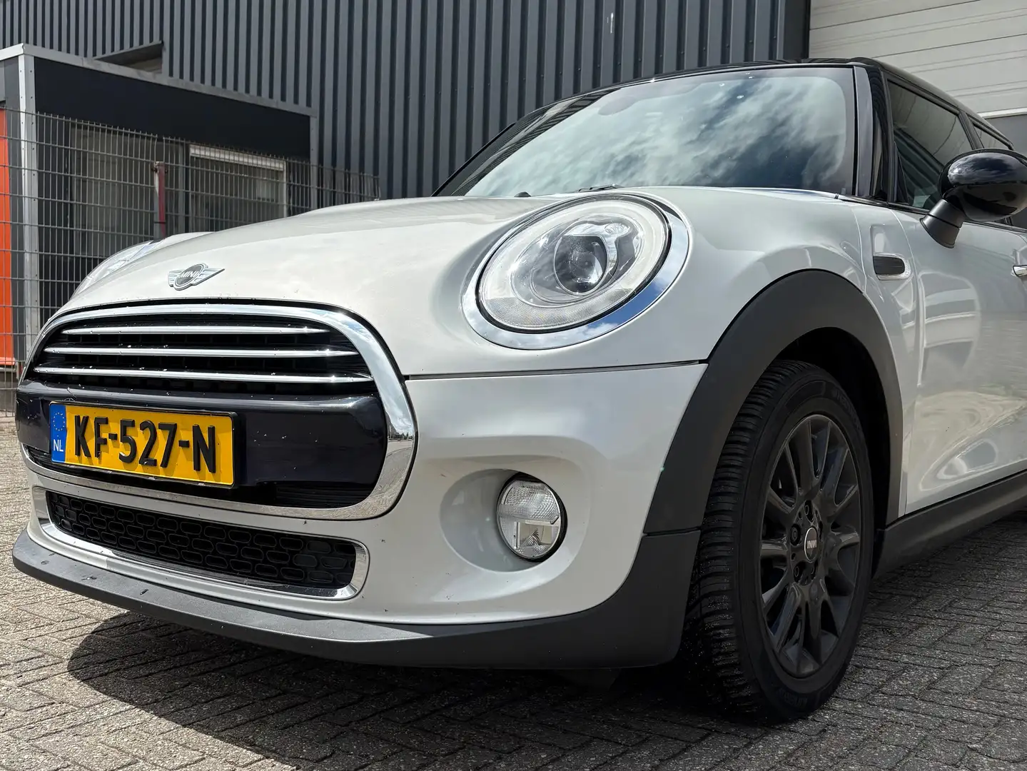 MINI Cooper 1.5 Cooper Pepp. Bns Wit - 1