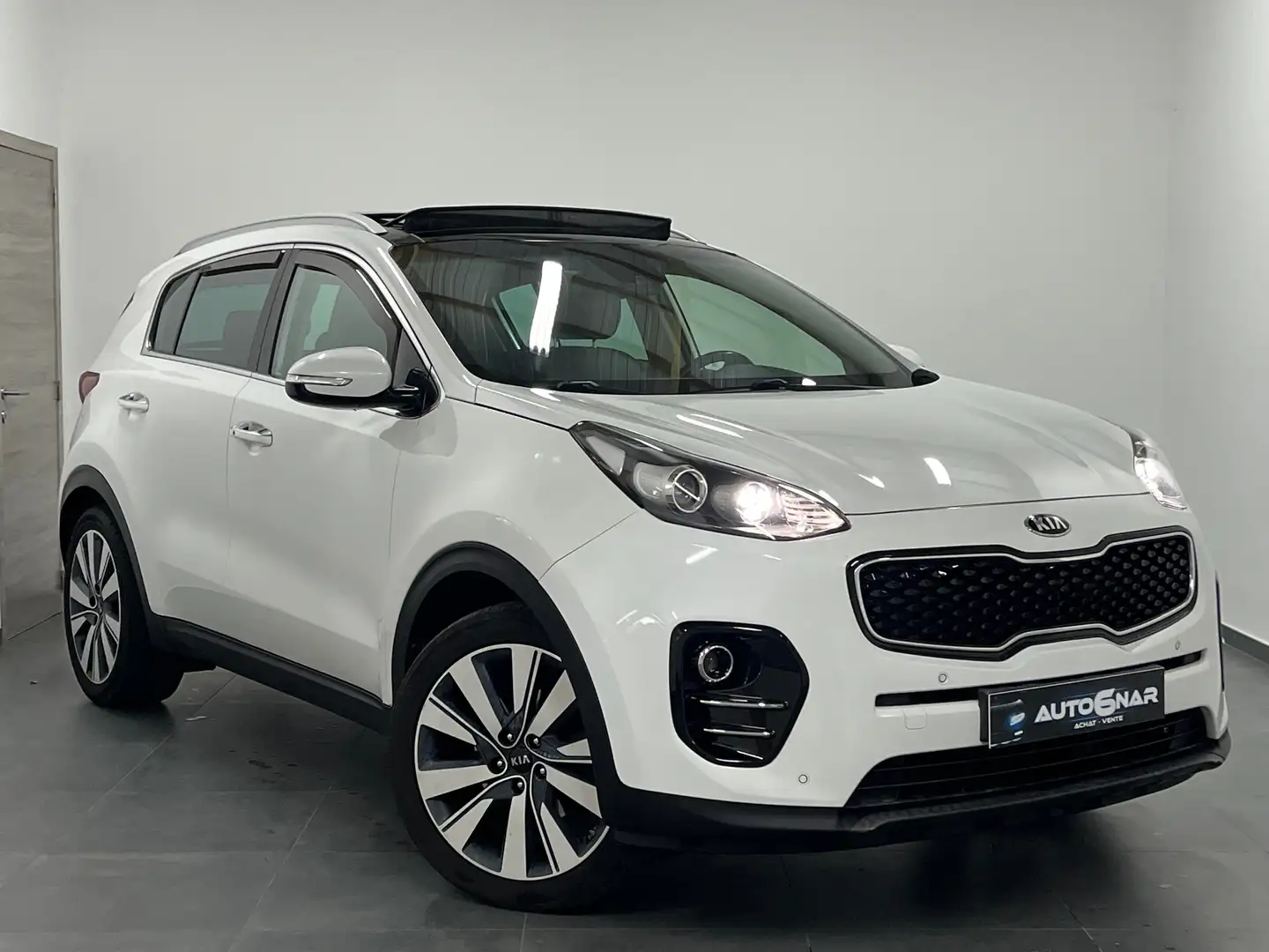 Kia Sportage 1.7 CRDi - Navi - CarPlay - Toit pano - Carnet Weiß - 1